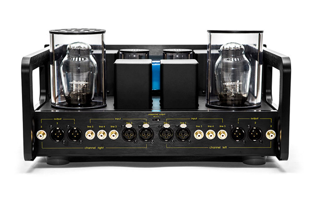 Panel trasero del ALLNIC AUDIO L-7000 con conexiones XLR y RCA