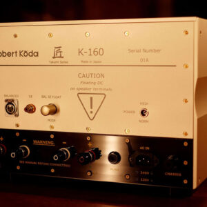 Panel trasero con conexiones XLR y RCA del Robert Koda Takumi K-160.